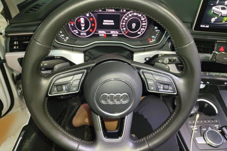 Used Audi A4L 2019 40 TFSI Fashion Version China V Steering Wheel