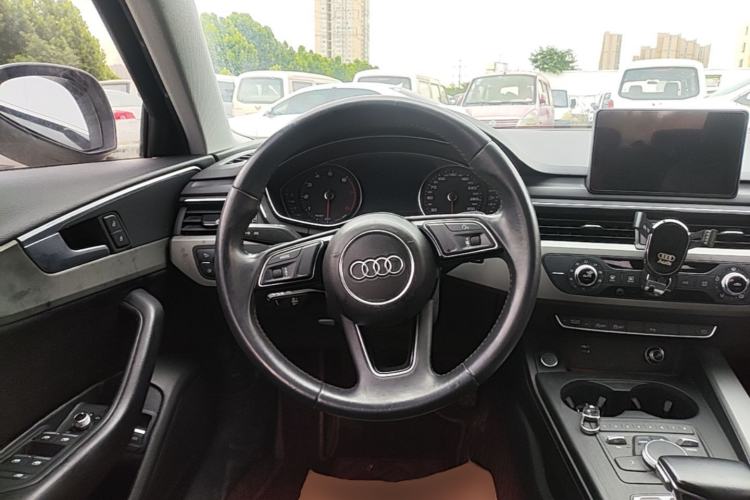 Used Audi A4L 2019 40 TFSI Ambition China VI Steering Wheel