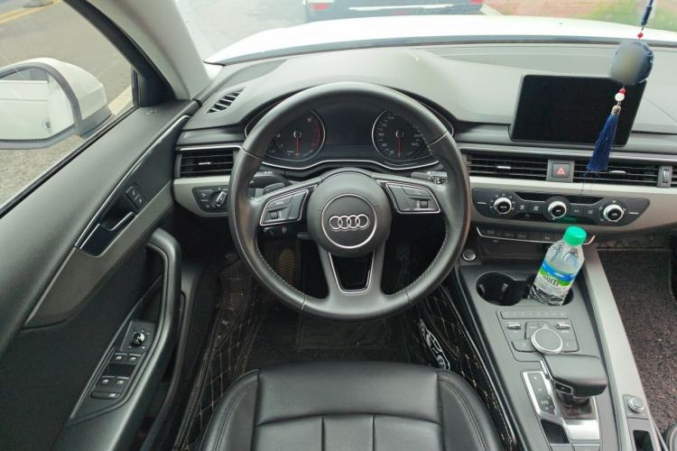 Used Audi A4L 2019 40 TFSI Ambition Version China V Steering Wheel