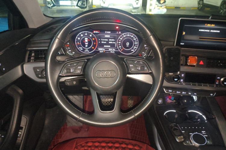 Used Audi A4L 2019 40 TFSI Fashion Edition China VI Emission Standard Steering Wheel