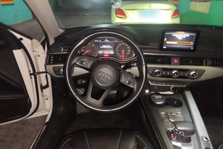 Used Audi A4L 2019 40 TFSI Ambition China VI Steering Wheel