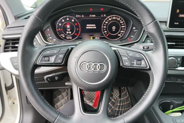Used Audi A4L 2019 40 TFSI Fashion Edition China VI Emission Standard Steering Wheel