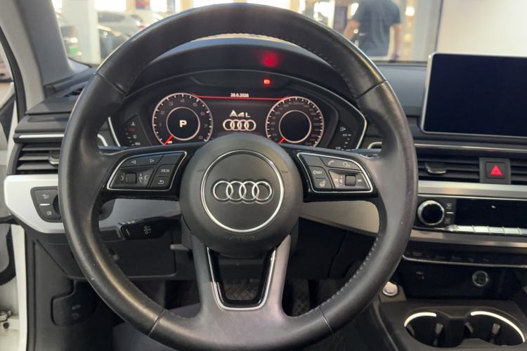 Used Audi A4L 2019 40 TFSI Fashion Edition China VI Emission Standard Steering Wheel