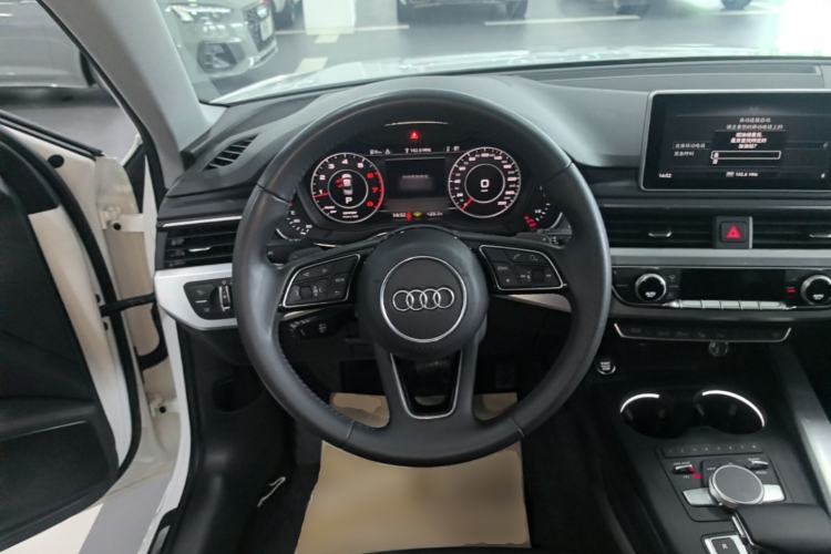 Used Audi A4L 2019 40 TFSI Fashion Version China V Steering Wheel