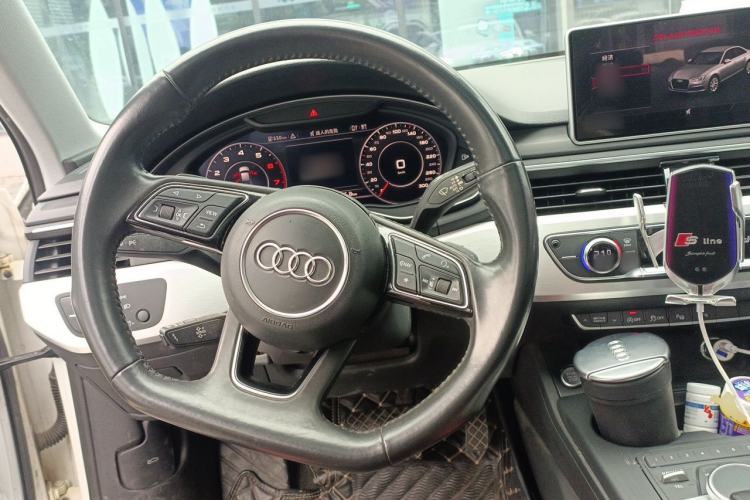 Used Audi A4L 2019 40 TFSI Fashion Edition China VI Emission Standard Steering Wheel