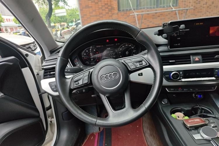Used Audi A4L 2019 40 TFSI Fashion Version China V Steering Wheel