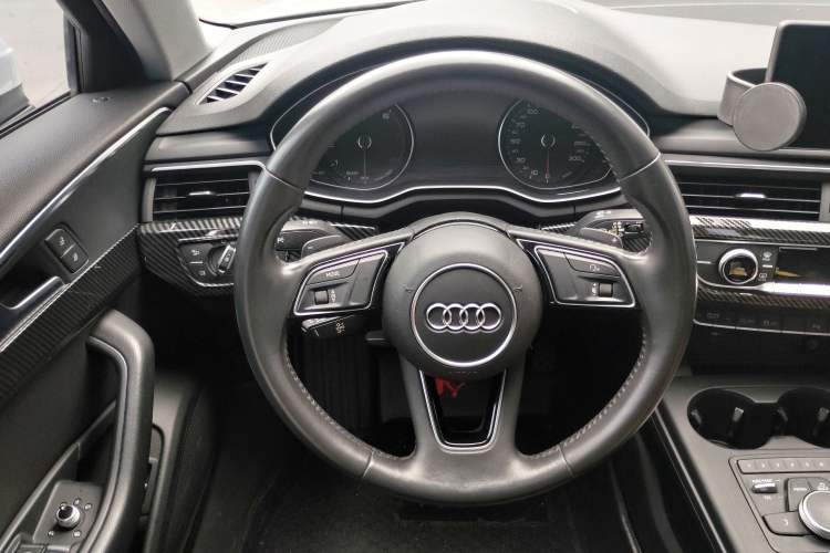 Used Audi A4L 2019 40 TFSI Ambition Version China V Steering Wheel