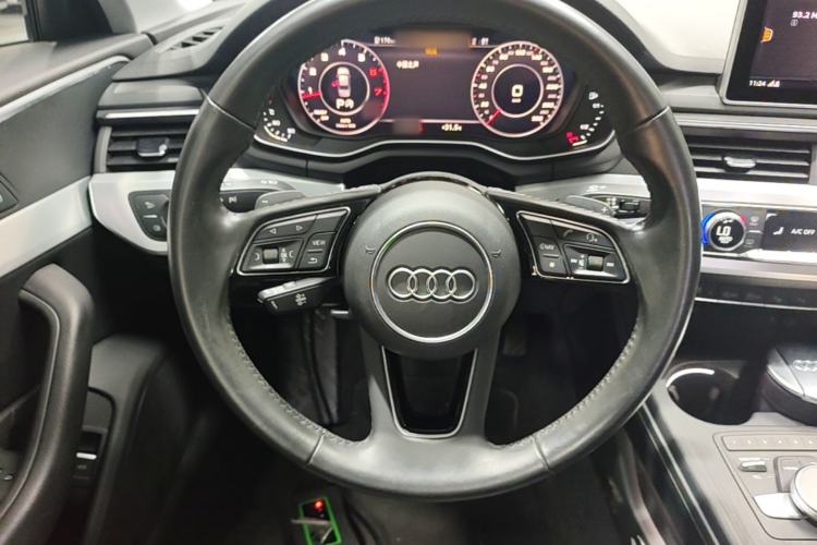 Used Audi A4L 2019 40 TFSI Fashion Edition China VI Emission Standard Steering Wheel
