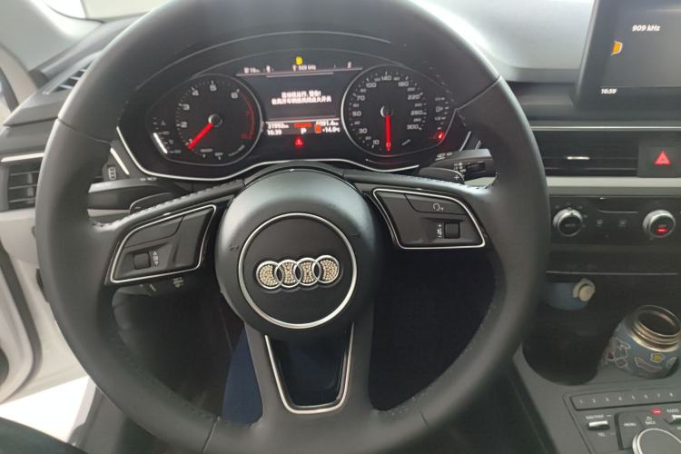 Used Audi A4L 2019 40 TFSI Ambition China VI Steering Wheel