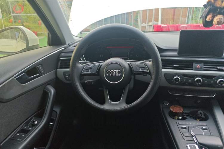 Used Audi A4L 2019 40 TFSI Ambition China VI Steering Wheel