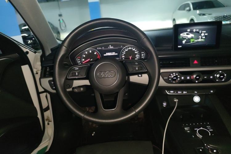 Used Audi A4L 2019 40 TFSI Ambition China VI Steering Wheel