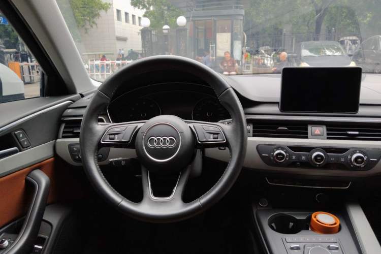 Used Audi A4L 2019 40 TFSI Ambition China VI Steering Wheel