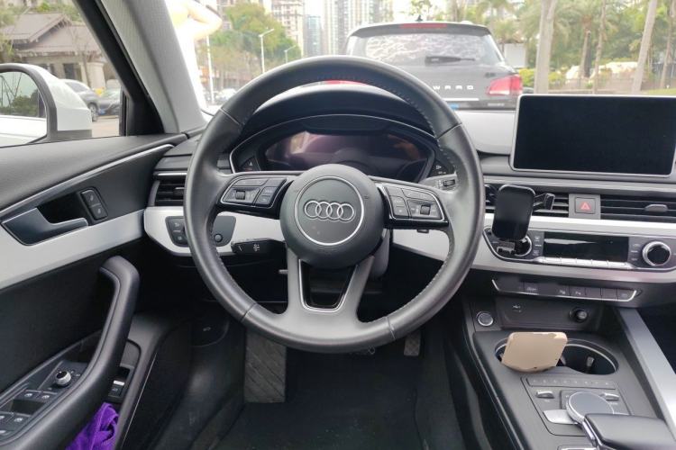 Used Audi A4L 2019 40 TFSI Fashion Edition China VI Emission Standard Steering Wheel