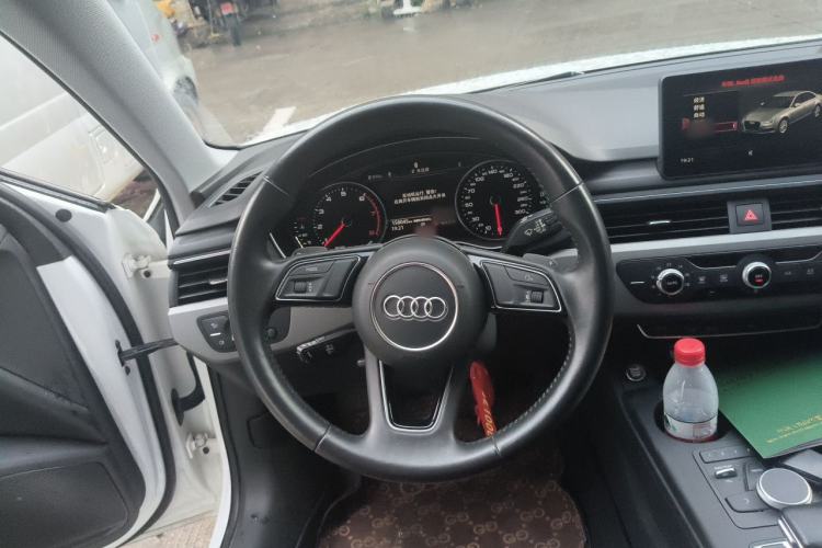Used Audi A4L 2019 40 TFSI Ambition China VI Steering Wheel
