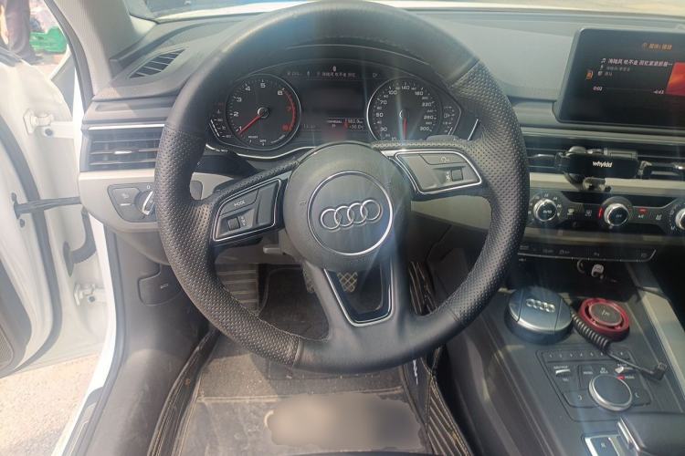 Used Audi A4L 2019 40 TFSI Ambition Version China V Steering Wheel
