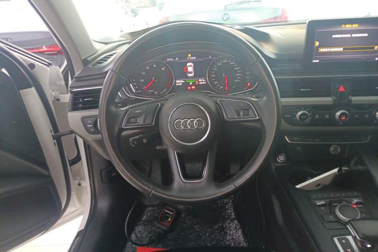 Used Audi A4L 2019 40 TFSI Ambition Version China V Steering Wheel
