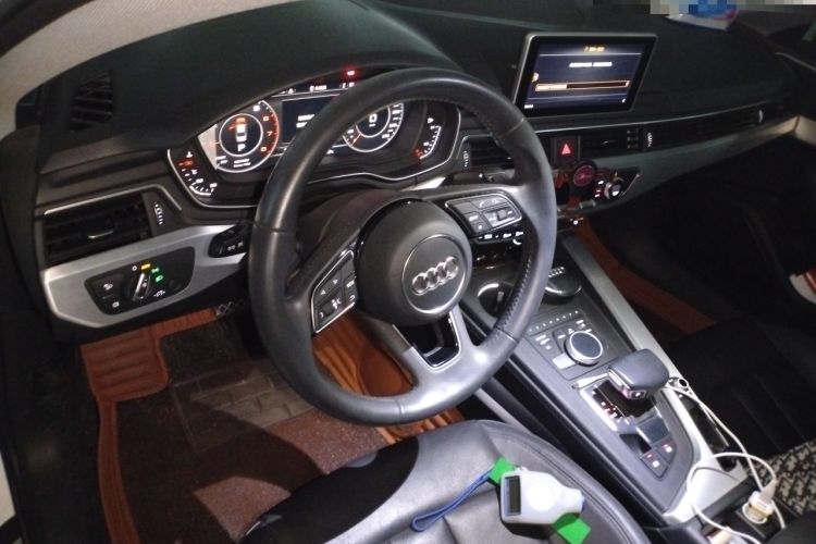 Used Audi A4L 2019 40 TFSI Fashion Edition China VI Emission Standard Steering Wheel