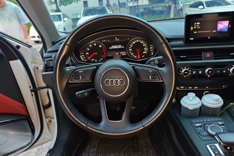 Used Audi A4L 2019 40 TFSI Ambition China VI Steering Wheel