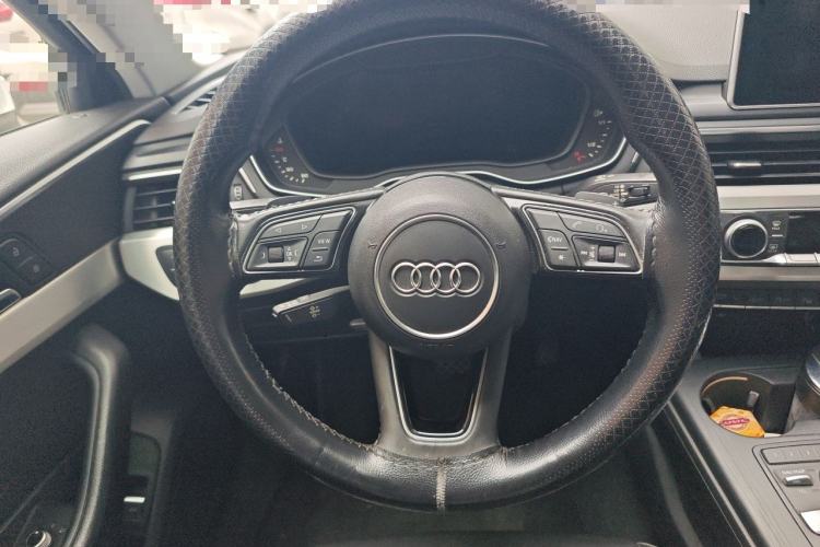 Used Audi A4L 2019 40 TFSI Fashion Edition China VI Emission Standard Steering Wheel