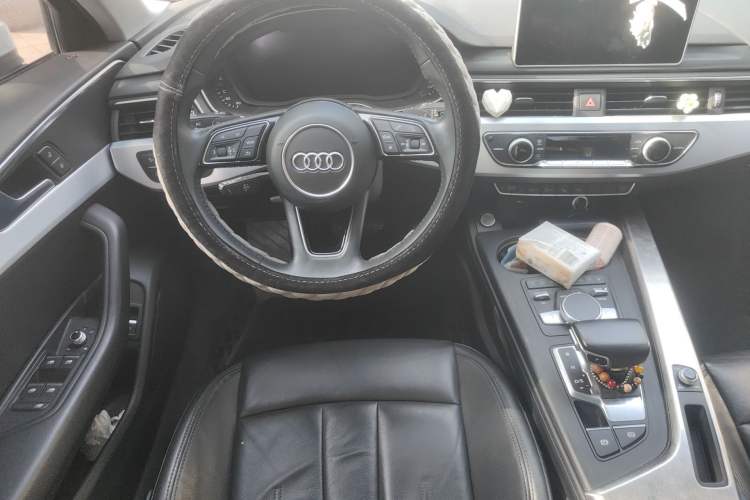 Used Audi A4L 2019 40 TFSI Fashion Edition China VI Emission Standard Steering Wheel