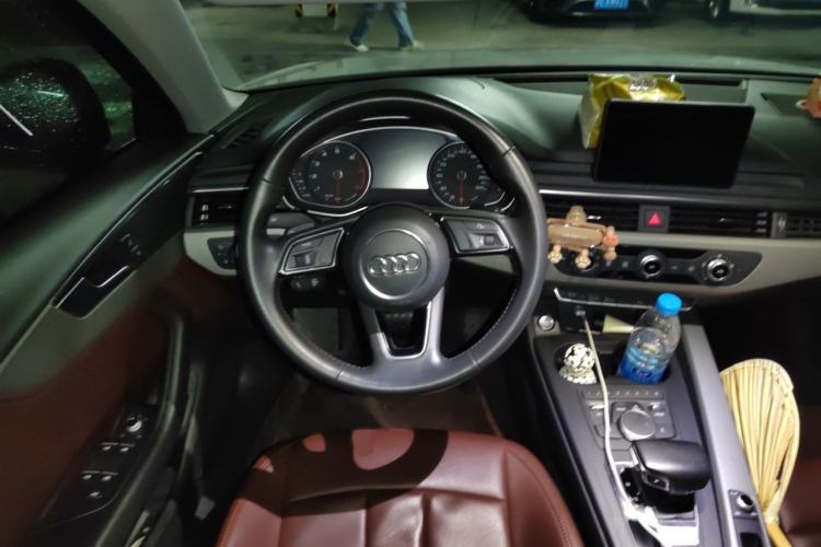 Used Audi A4L 2019 40 TFSI Ambition Version China V Steering Wheel