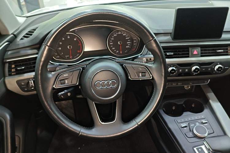 Used Audi A4L 2019 40 TFSI Ambition China VI Steering Wheel