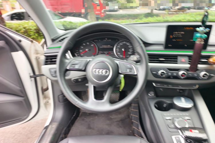 Used Audi A4L 2019 40 TFSI Ambition China VI Steering Wheel