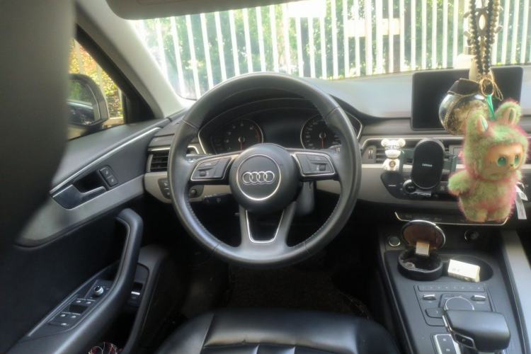 Used Audi A4L 2019 40 TFSI Ambition China VI Steering Wheel