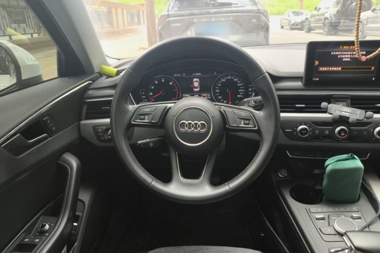 Used Audi A4L 2019 40 TFSI Ambition China VI Steering Wheel