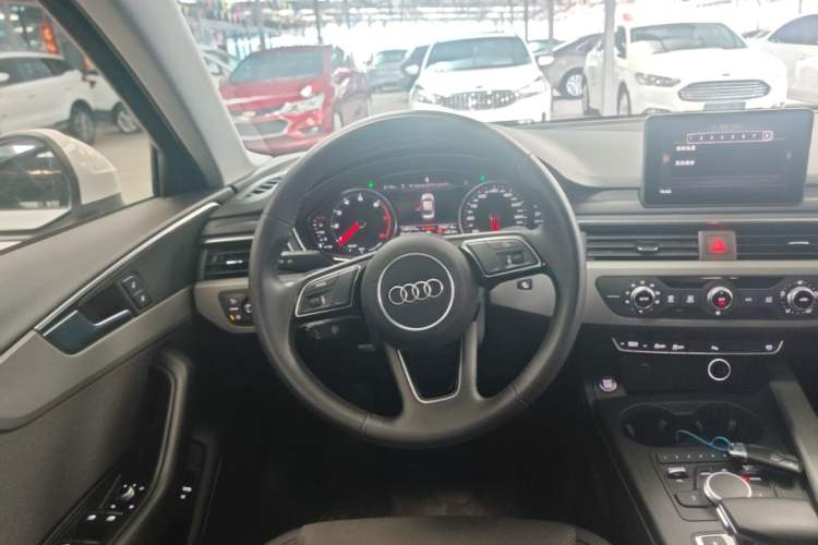 Used Audi A4L 2019 40 TFSI Ambition China VI Steering Wheel