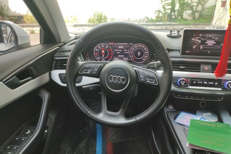 Used Audi A4L 2019 40 TFSI Fashion Edition China VI Emission Standard Steering Wheel