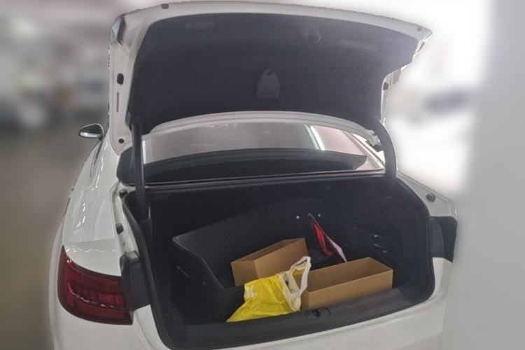 Used Audi A4L 2019 40 TFSI Fashion Edition China VI Emission Standard Trunk