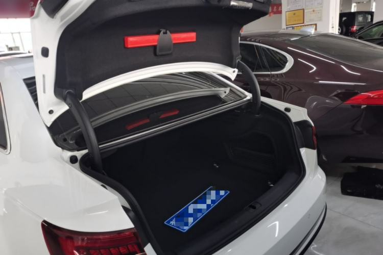 Used Audi A4L 2019 40 TFSI Ambition China VI Trunk