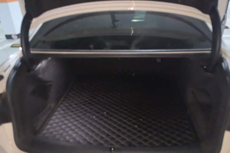 Used Audi A4L 2019 40 TFSI Fashion Edition China VI Emission Standard Trunk