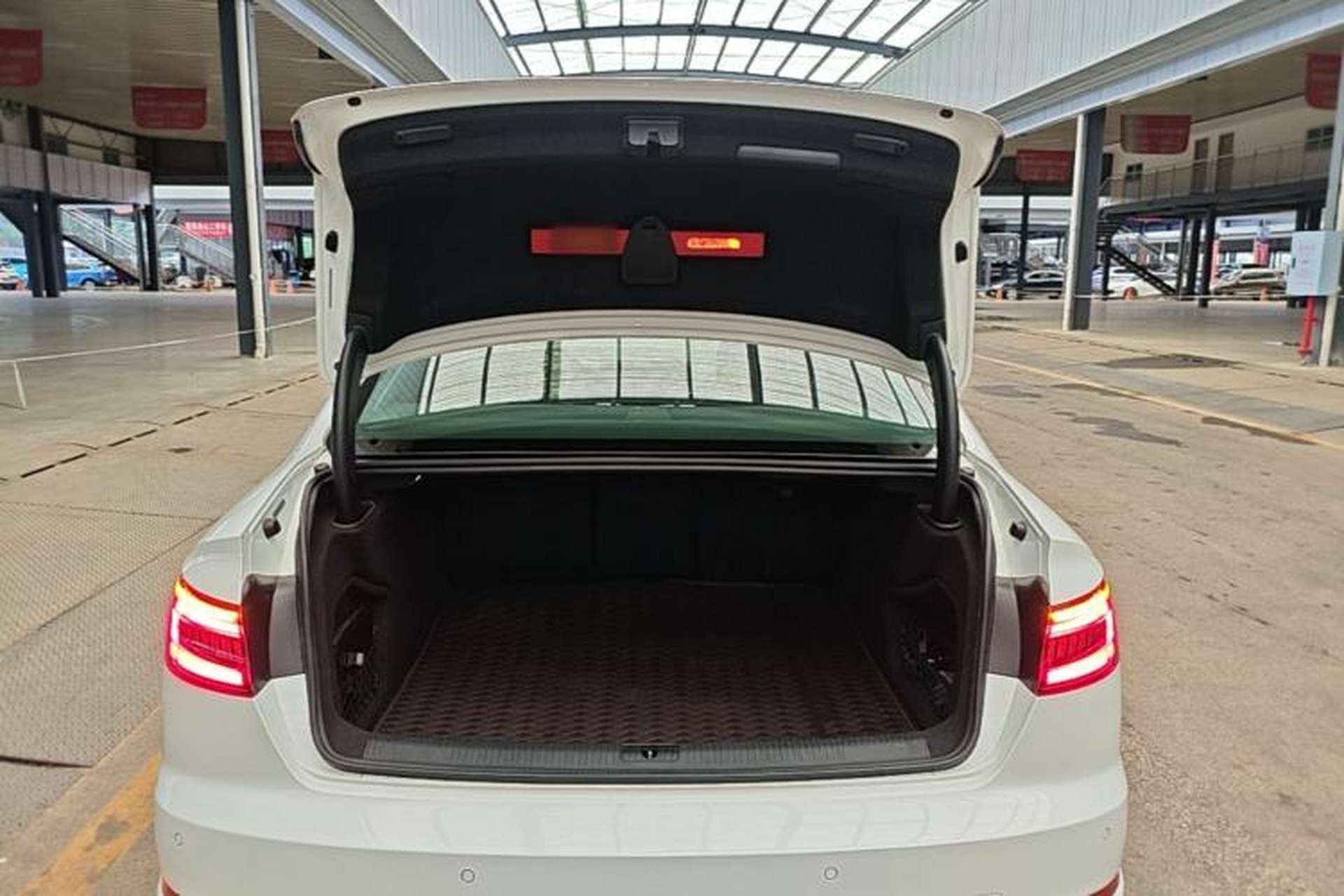 Used Audi A4L 2019 40 TFSI Fashion Version China V Trunk