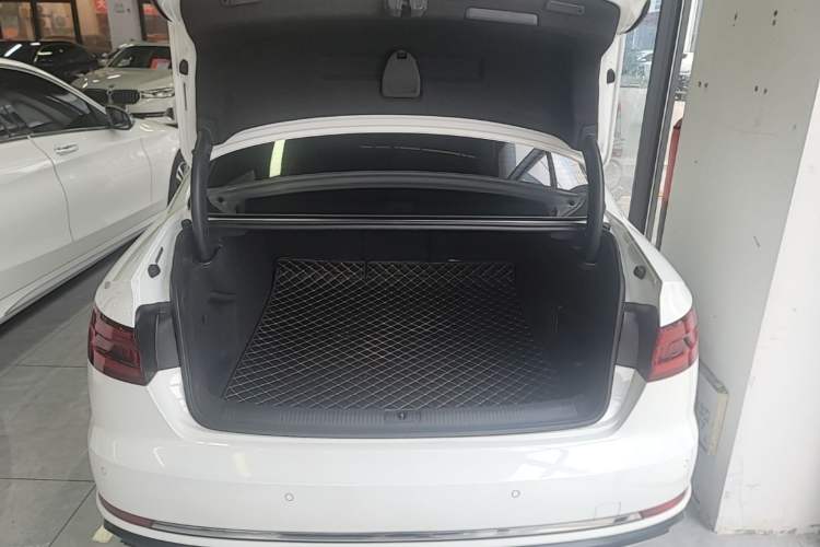 Used Audi A4L 2019 40 TFSI Ambition China VI Trunk