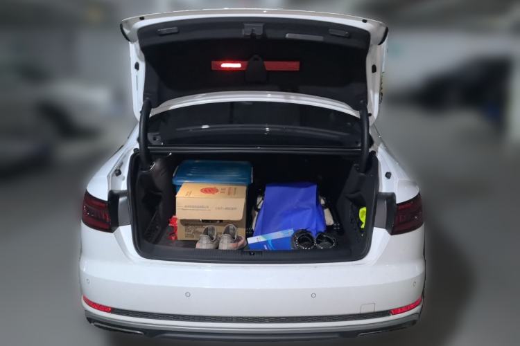 Used Audi A4L 2019 40 TFSI Fashion Edition China VI Emission Standard Trunk