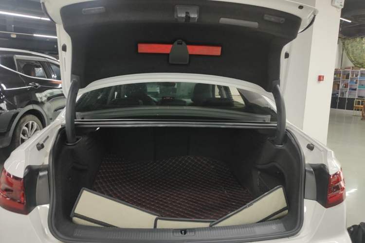 Used Audi A4L 2019 40 TFSI Ambition China VI Trunk