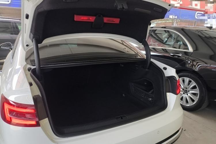 Used Audi A4L 2019 40 TFSI Fashion Edition China VI Emission Standard Trunk