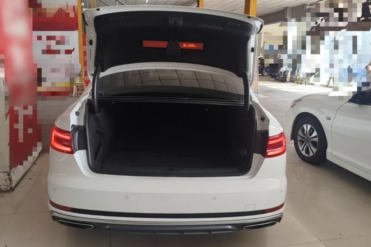 Used Audi A4L 2019 40 TFSI Fashion Edition China VI Emission Standard Trunk