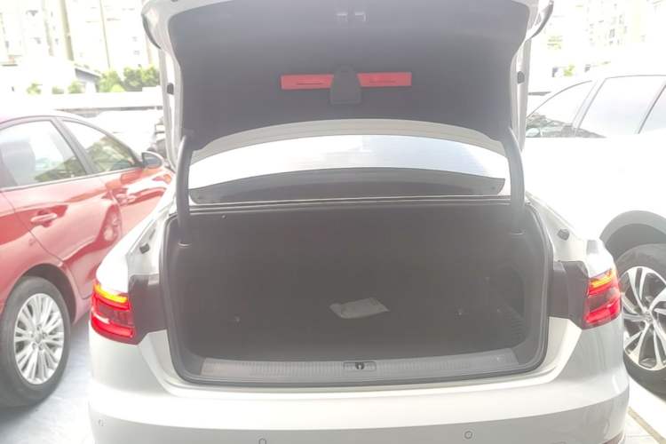 Used Audi A4L 2019 40 TFSI Ambition China VI Trunk