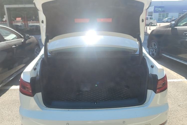 Used Audi A4L 2019 40 TFSI Ambition China VI Trunk