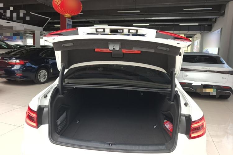 Used Audi A4L 2019 40 TFSI Fashion Edition China VI Emission Standard Trunk