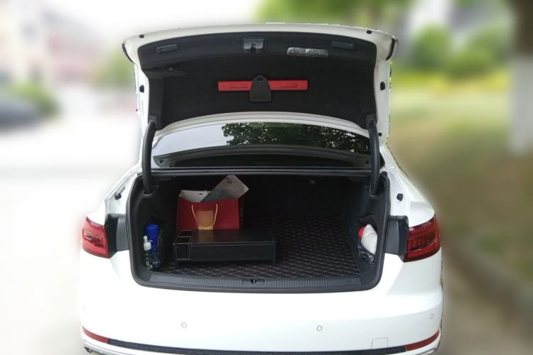 Used Audi A4L 2019 40 TFSI Fashion Edition China VI Emission Standard Trunk