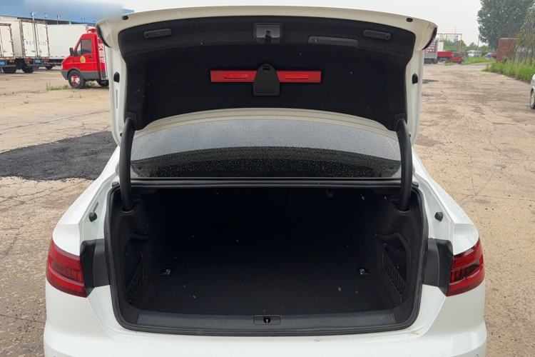 Used Audi A4L 2019 40 TFSI Fashion Edition China VI Emission Standard Trunk