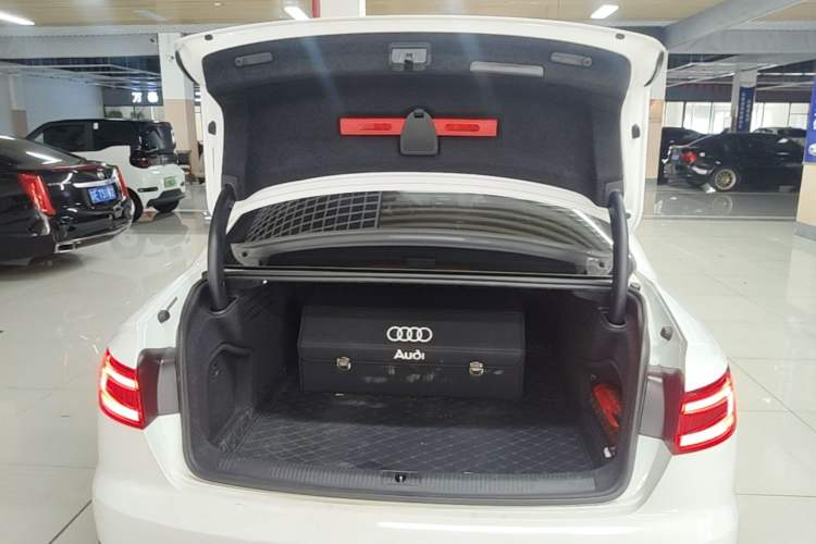 Used Audi A4L 2019 40 TFSI Ambition China VI Trunk