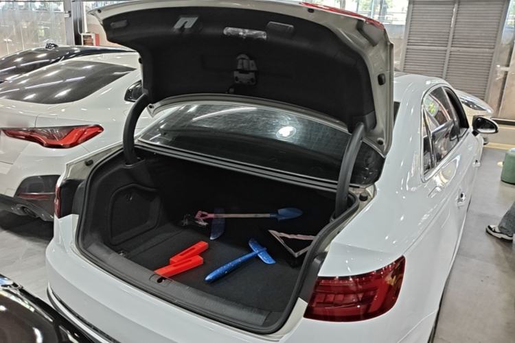 Used Audi A4L 2019 40 TFSI Ambition China VI Trunk