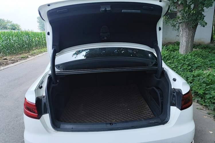 Used Audi A4L 2019 40 TFSI Ambition China VI Trunk