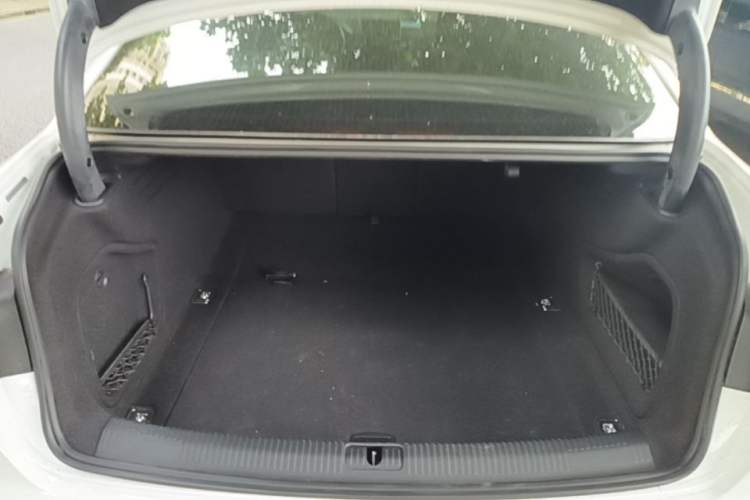 Used Audi A4L 2019 40 TFSI Fashion Version China V Trunk