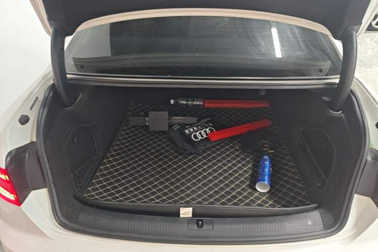 Used Audi A4L 2019 40 TFSI Fashion Edition China VI Emission Standard Trunk